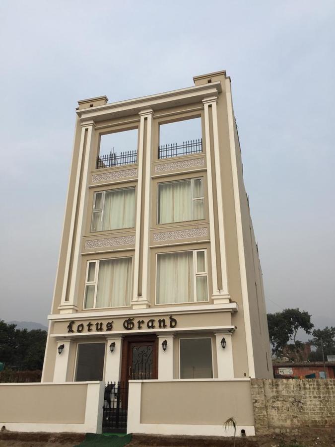 Hotel Lotus Grand Akm Kālka Exterior foto